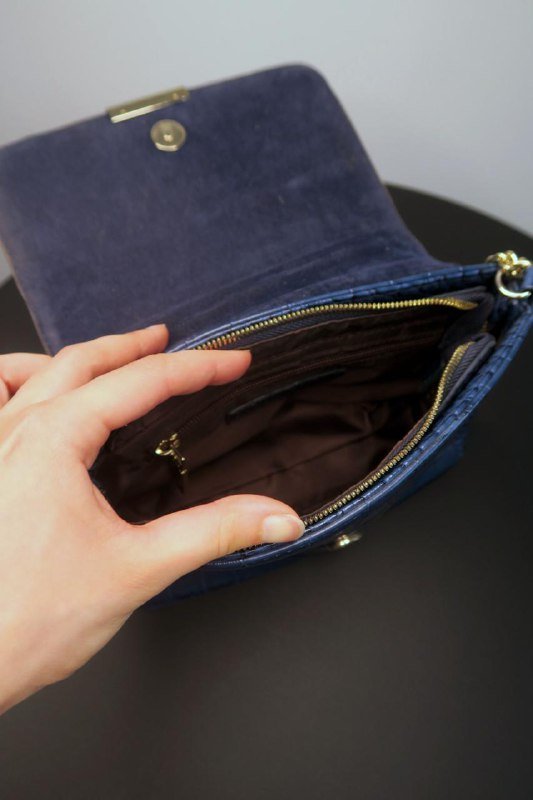 Темно-бирюзовая кожаная сумка кроссбоди с тиснением под крокодила 8