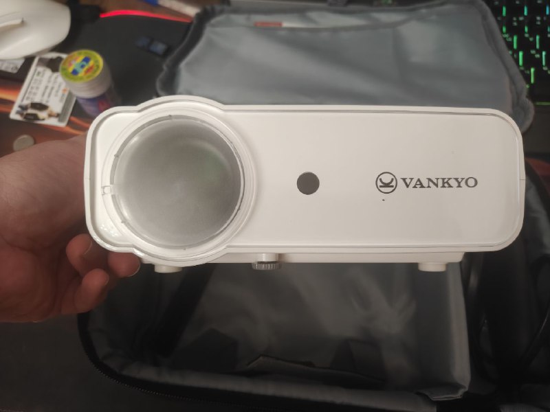 Компактный проектор Vankyo 2