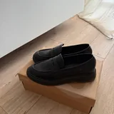 Лоферы Bata, кроссовки Nike 2
