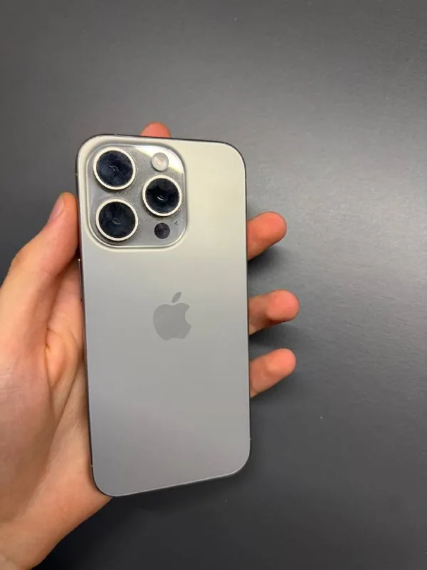 iPhone 15 Pro, Natural Titanium 1