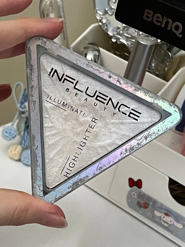 Палетка теней Clio, тени Kiko Milano, хайлайтер Influence beauty 7