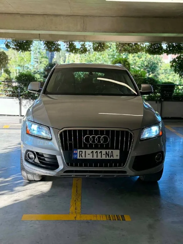 Audi Q5 Premium Plus 1
