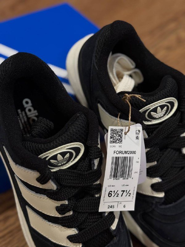 Женские кроссовки Adidas 4