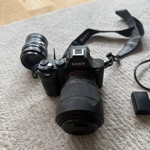 Комплект Sony Alpha A7 с двумя объективами