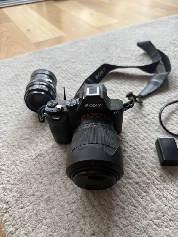 Комплект Sony Alpha A7 с двумя объективами 1
