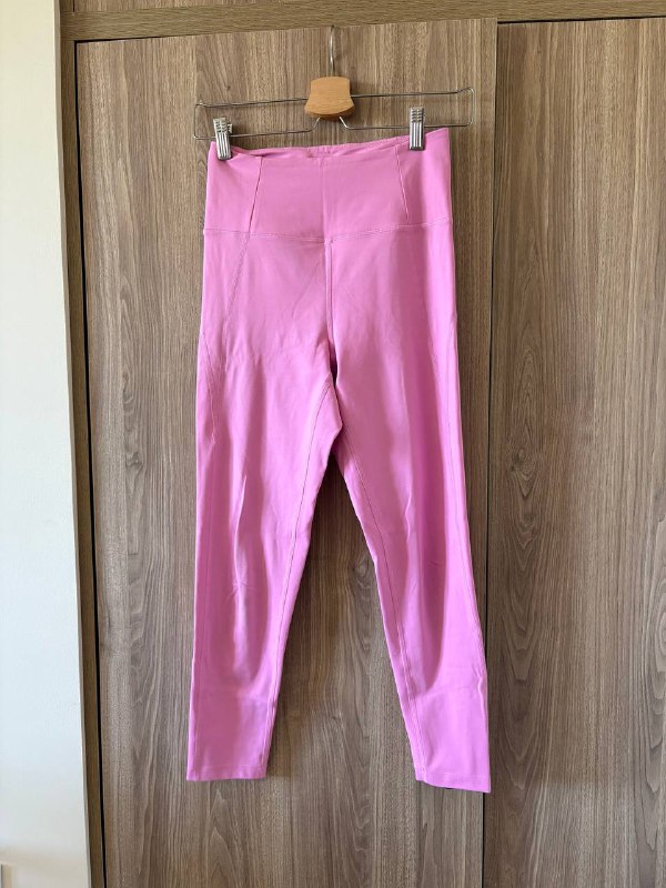 Топ with Jean xs, Платье s, Юбка белая s, Юбка синяя s, Леггинсы, Джинсы levis 27, Nb, Nike 6