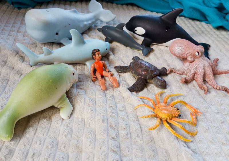 Радио-няня, Кроватка, держатель для стакана, Конструктор, Эргорюкзак, Трек Хот Вилс, Домик, набор для купания, Тележка, Пистолет Нерф, Паркинг, Развивающая игрушка 6