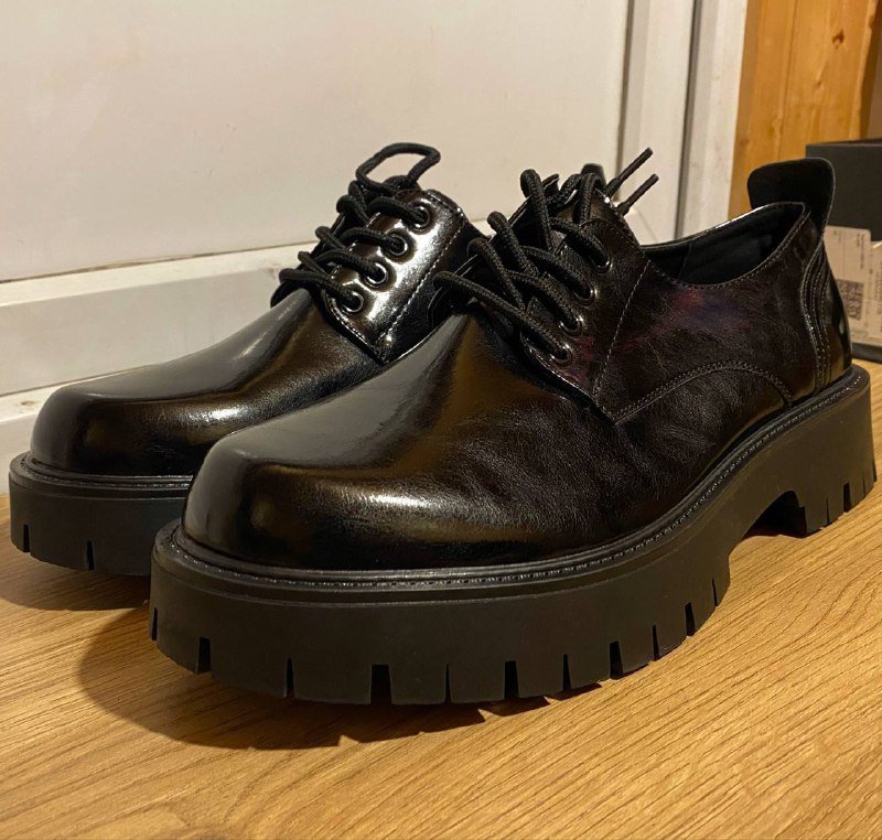 Чёрные туфли полу-ботинки на массивной подошве размер 42-43