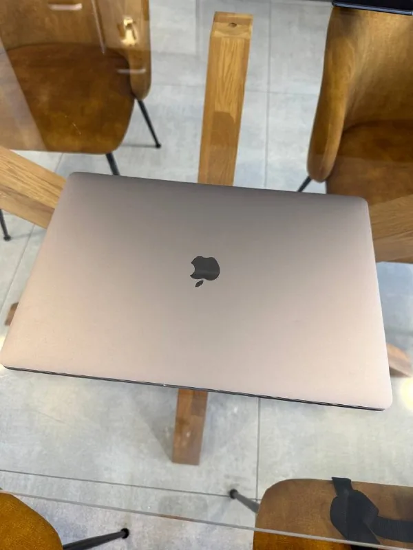 MacBook Pro 2019 16" 1