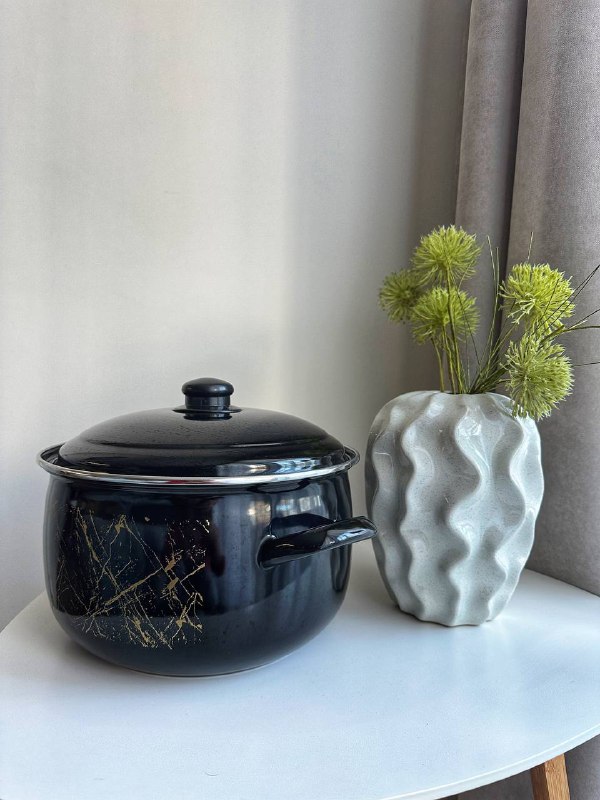 Большая кастрюля с крышкой 2