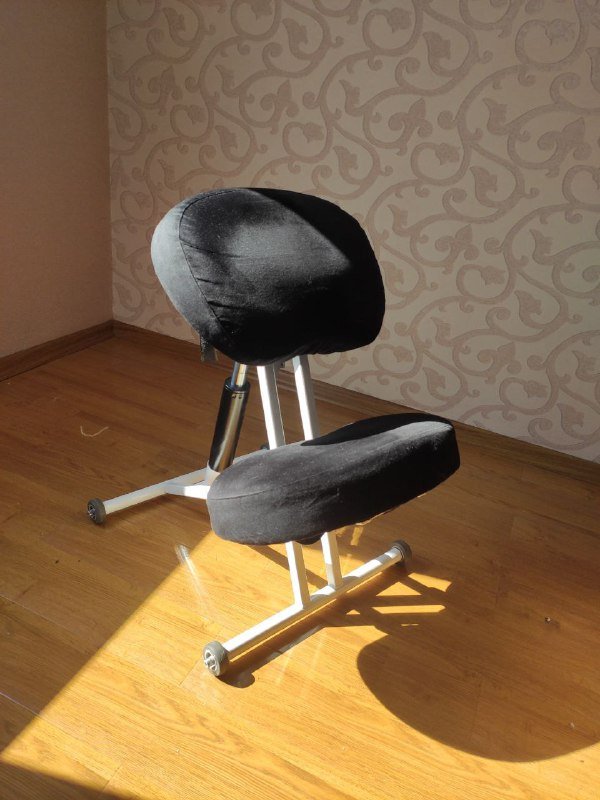 Коленное кресло для динамического рабочего места