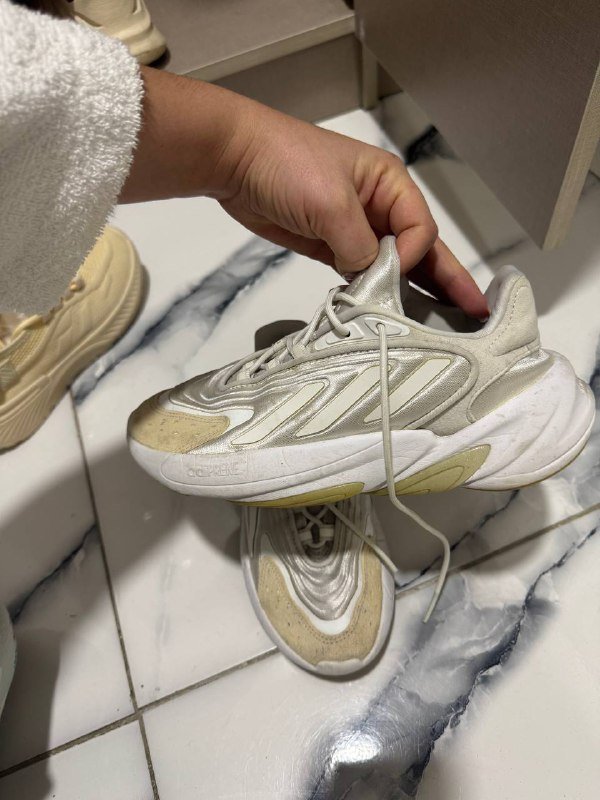 Женские кроссовки Adidas с дефектом 2