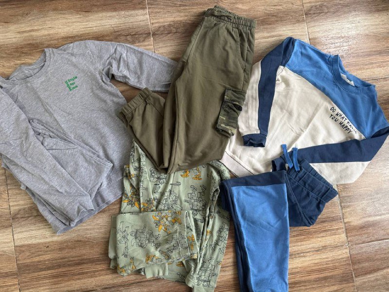 Костюмы и штаны для мальчика 8-9 лет