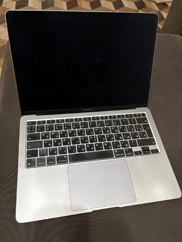 MacBook Air 13″ M1 (2020) 1