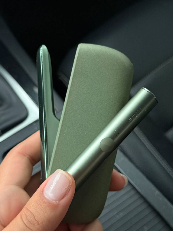 Iqos Iluma и зарядное устройство