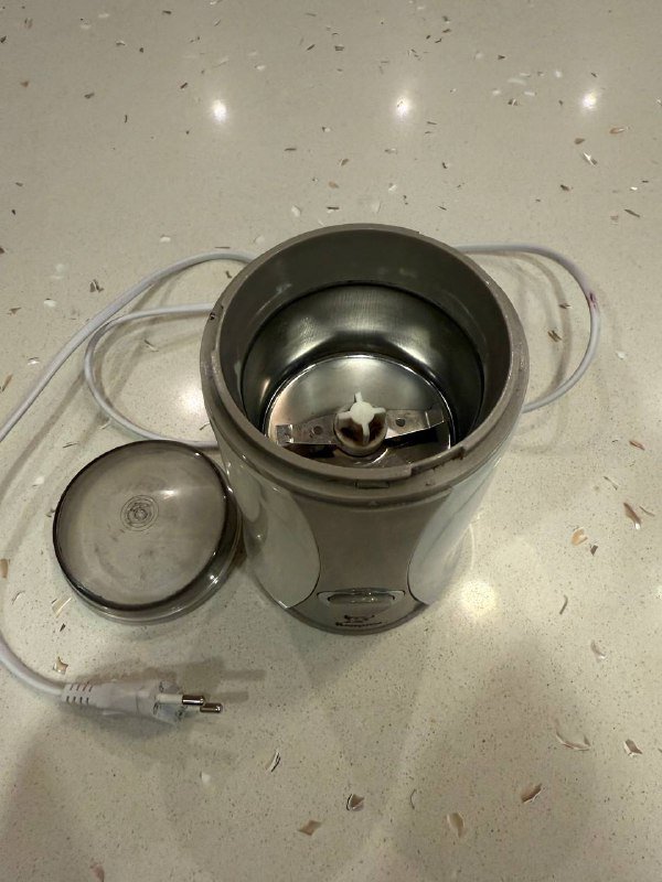 мясорубка с насадками, наборы контейнеров, просеиватель муки, кофемолка, формы для выпечки 10