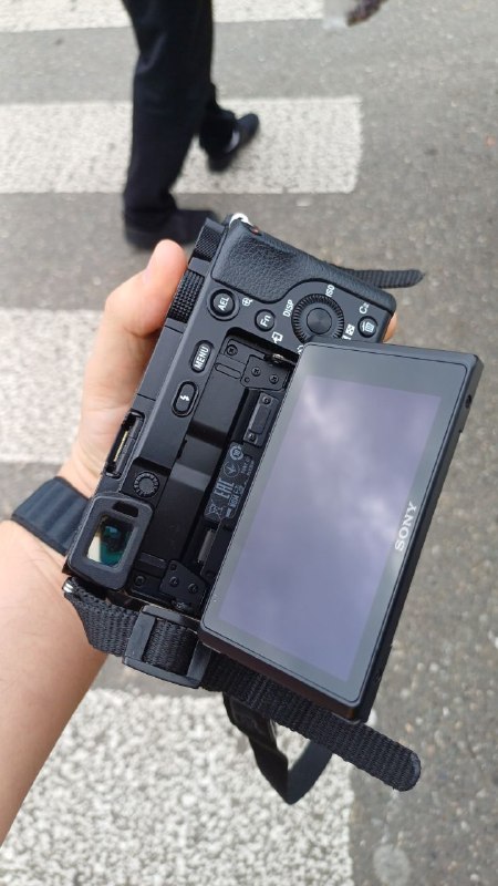 Sony A6100 mirrorless camera for sale 10