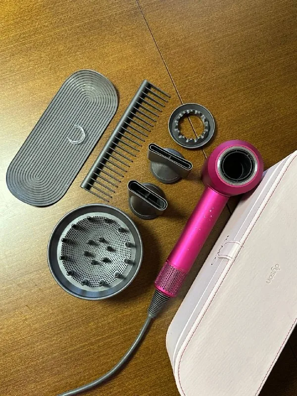 Фен Dyson Supersonic с насадками и кейсом