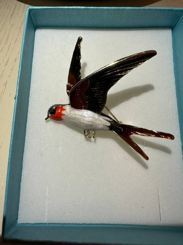 Брошки разного дизайна в коробочках 5