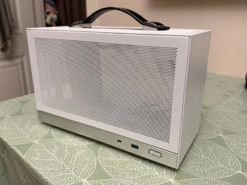 KXRORS S300 Mini-ITX კომპიუტერის კორპუსი რაიზერით და ქულერით 1