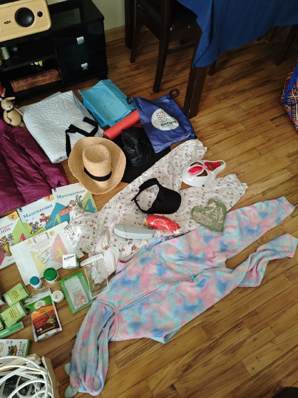 Игрушки, детская одежда, халаты, учебники, шляпы, аюрведа 4