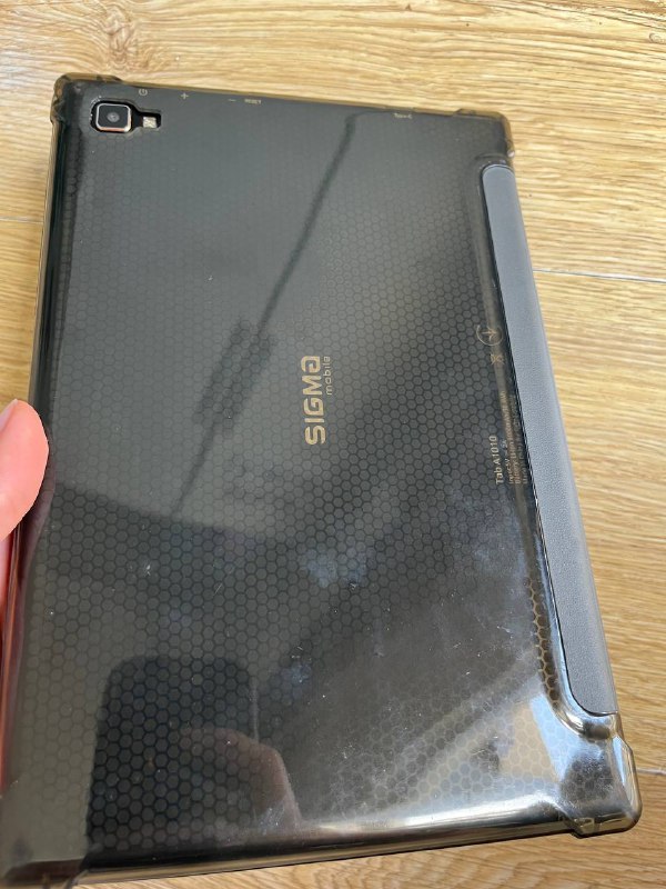Планшет Sigma mobile с чехлом 2