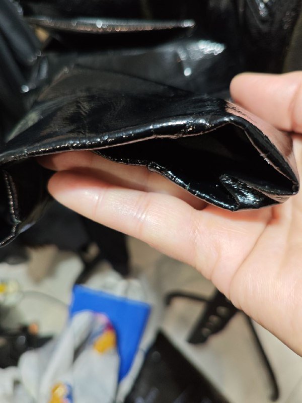 Женская черная глянцевая куртка размер L 7