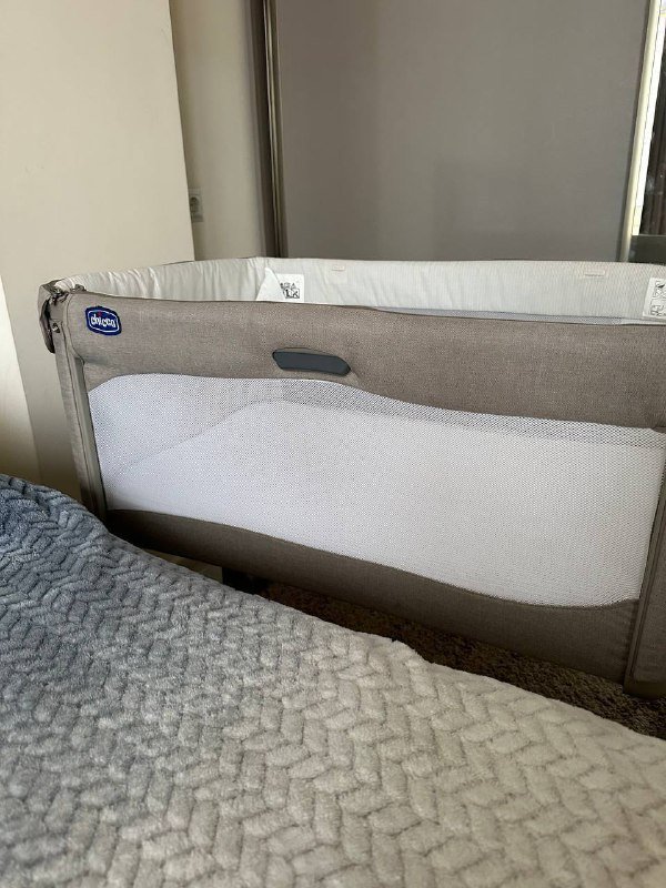 Детская приставная кроватка Chicco с матрасиком 3