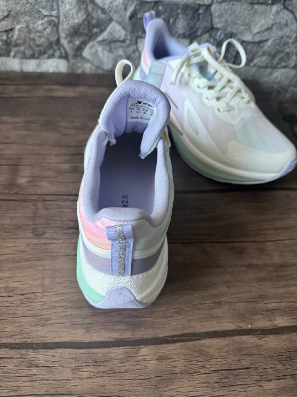 Кроссовки Xtep размер 40 белый с пастельными акцентами 2