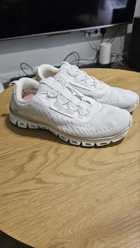 Женские кроссовки Sketchers размер 37 белые