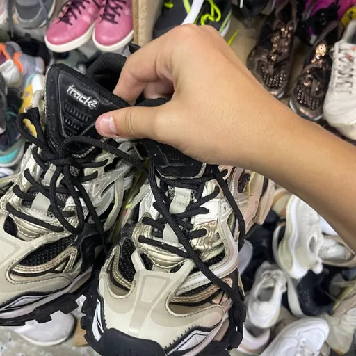 Men's Trackz sneakers, sizes 2 and 1