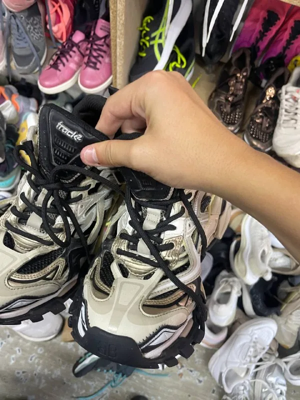 Men's Trackz sneakers, sizes 2 and 1 1