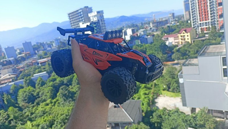 Набор из 4 разноцветных джипов на пульте управления 2