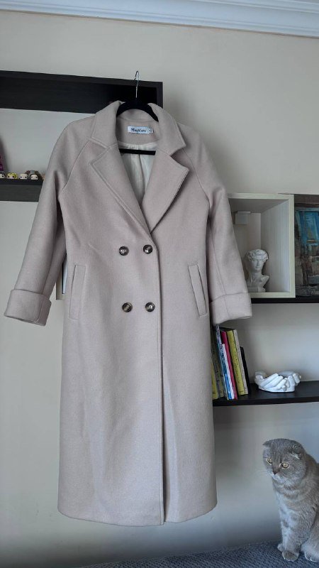 бежевое платье, серо-синее платье, бордовое платье, пальто-пиджак, бежевое пальто 5