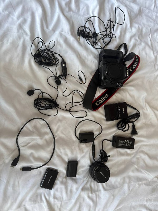 Canon Mark 4 5d, lens 50mm 1.4, MacBook Pro M3 max 48gb, Apple Vision Pro VR очки 3