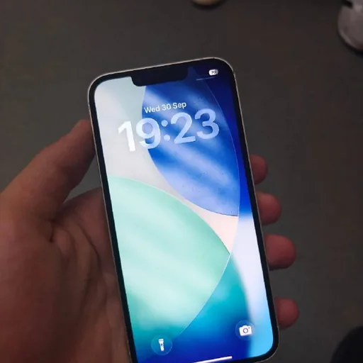 iPhone 13 White