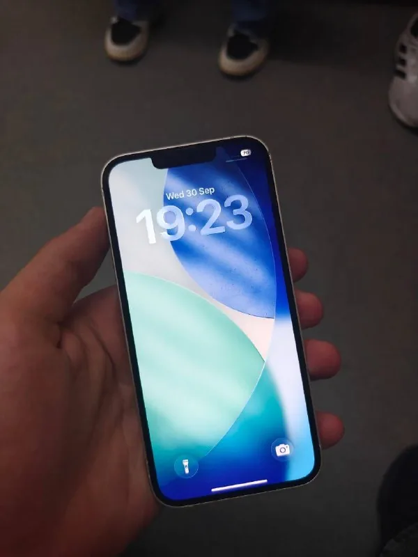 iPhone 13 White 1