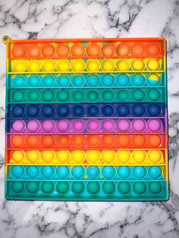 Игрушка-антистресс, карточки, спортивный коврик, розетка с таймером, скотч, корзина для пакетов, подставка для полотенец, банки для хранения, набор специй, тазик