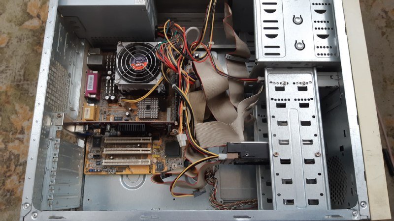 Старый ящик для компьютера Pentium 4 2.40 Ghz, 512 mb RAM 4