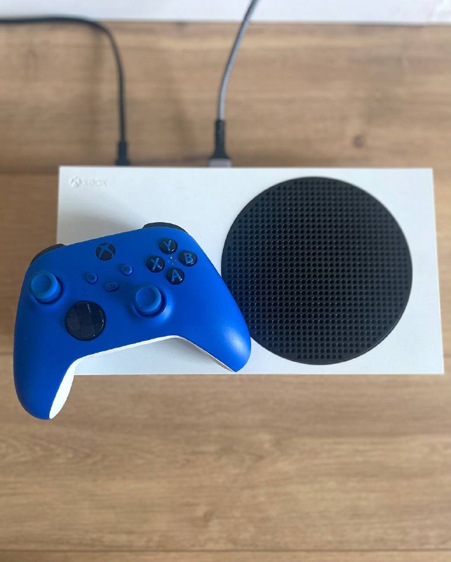 iPhone XR, XBOX SERIES S, AirPods 4 3