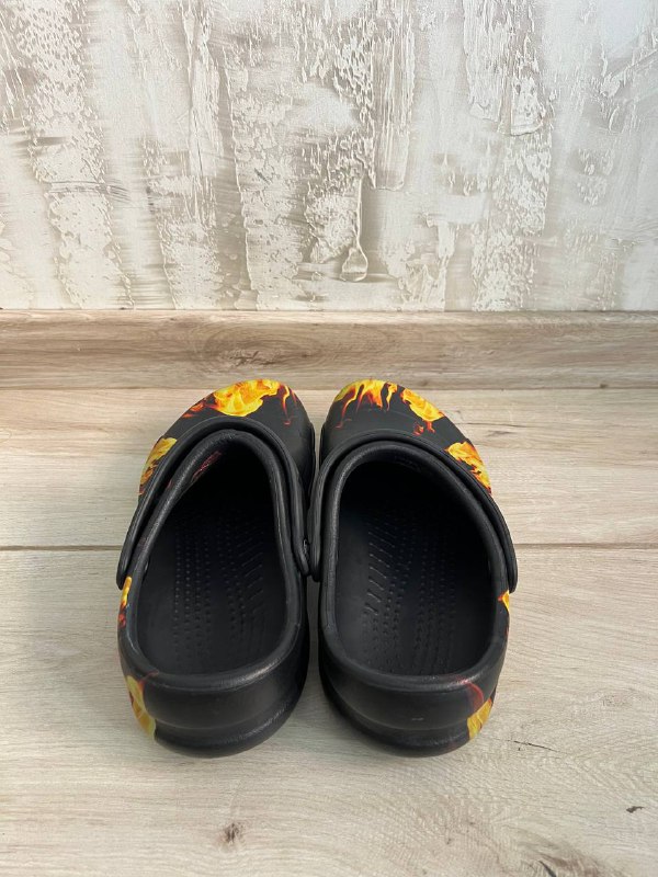 Crocs Bistro Graphic Clog shoes 3