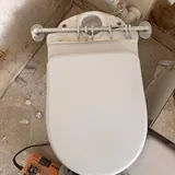 Крючки, смеситель, унитаз, розетки и выключатели 5