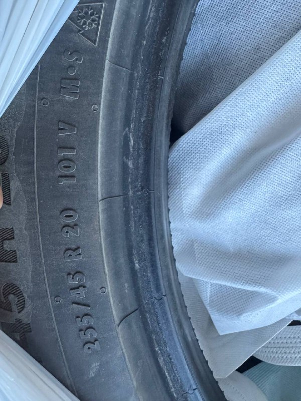 Резина Continental 255/45 R20, Детское кресло 2
