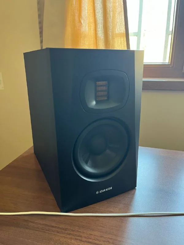 Студийные мониторы ADAM Audio T5V 1