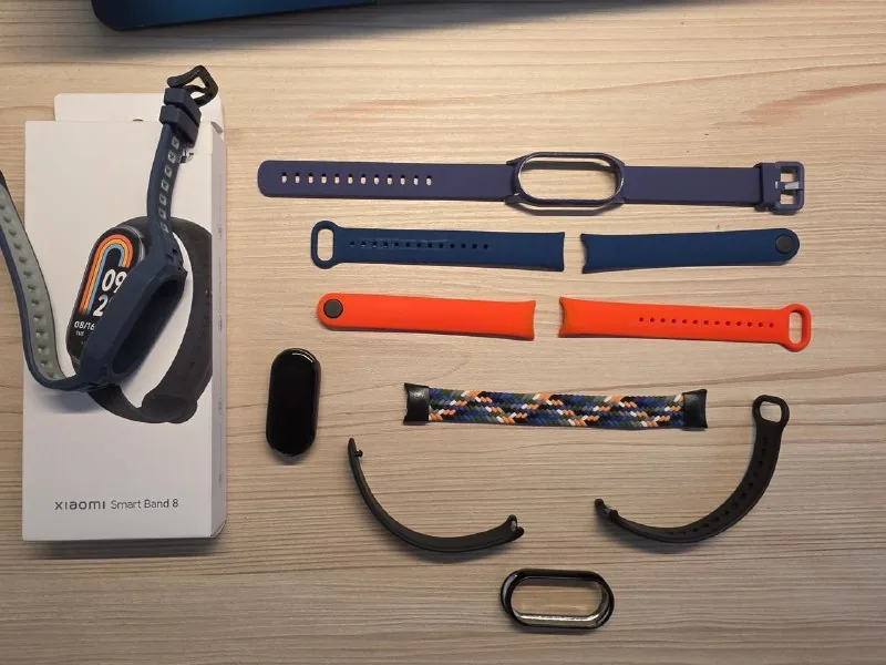 Фитнес-браслет Xiaomi Smart Band 8 с ремешками