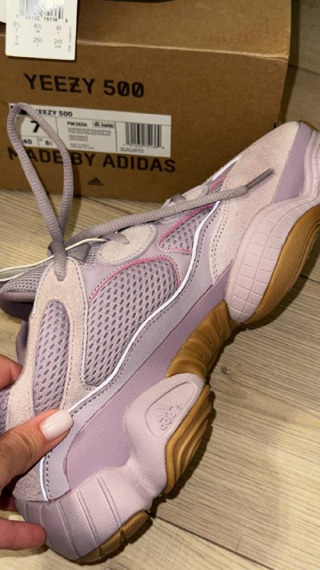 Женские кроссовки YEEZY 500 5