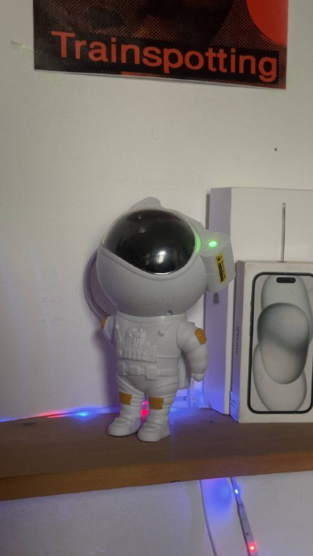 Робот космос на стену, зеркало, карандаши, глиняное авокадо, золотое блюдце, суккуленты, корзинка плетеная, стакан для школьных принадлежностей, плетеная салфетка