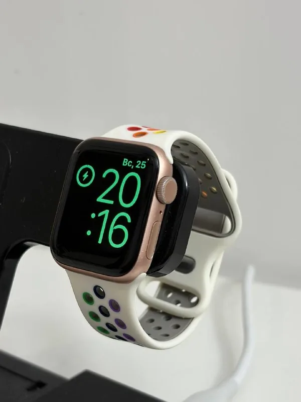 Apple Watch SE 2020 40 мм 1