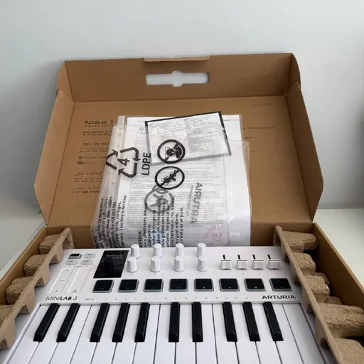 Arturia MiniLab 3 MIDI-клавиатура