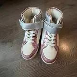 New shoes and used sneakers 3